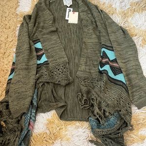 NWT Small Billabong Fringed Sweater